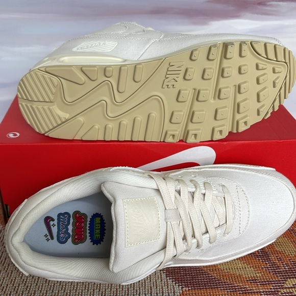 Nike WMNS Air Max 90 SE
Sail/Cashmere/Team Gold/ Sail
Women's Shoes
FD0867-133 - Picture 5 of 16